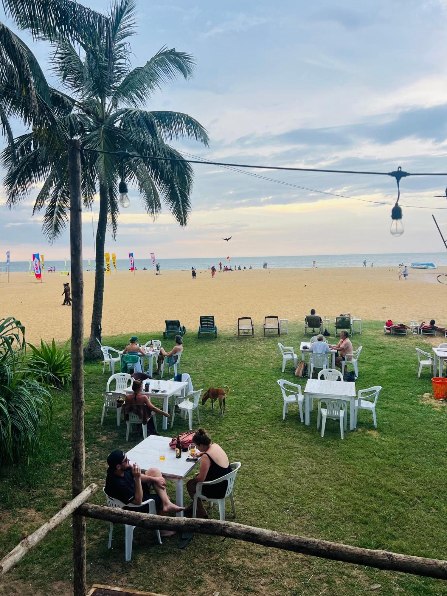 Honey Beach Hostel Negombo Exterior photo