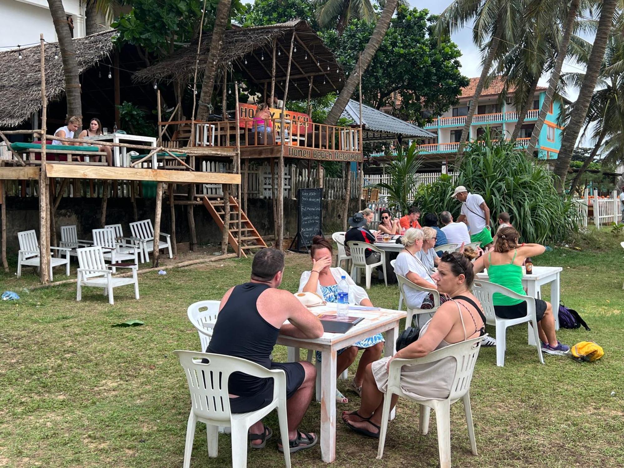 Honey Beach Hostel Negombo Exterior photo